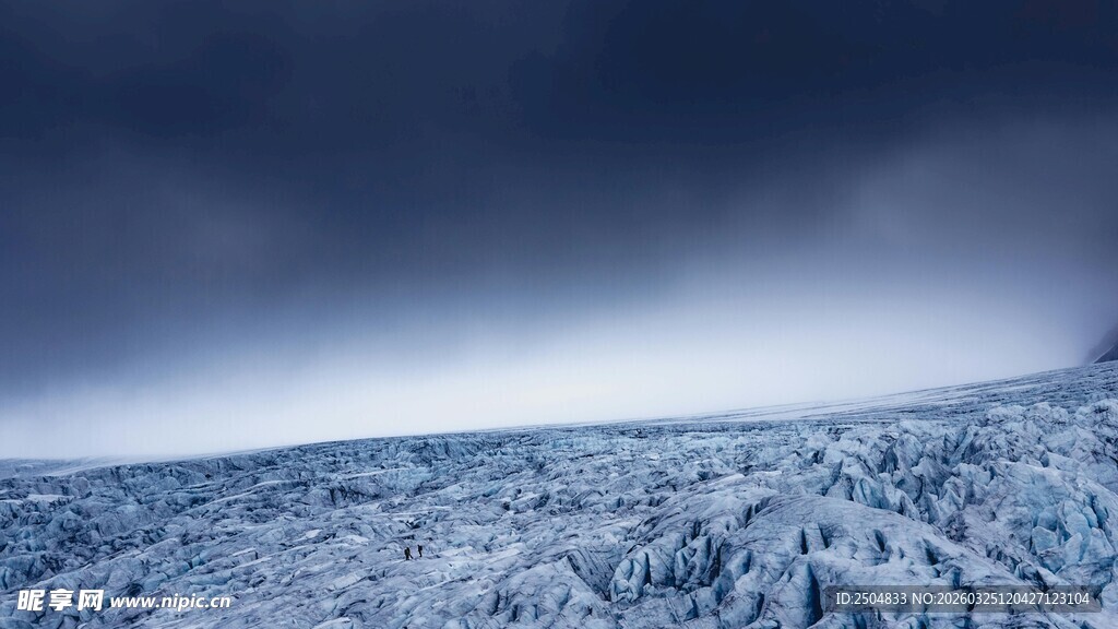 冰雪覆盖的广阔天地