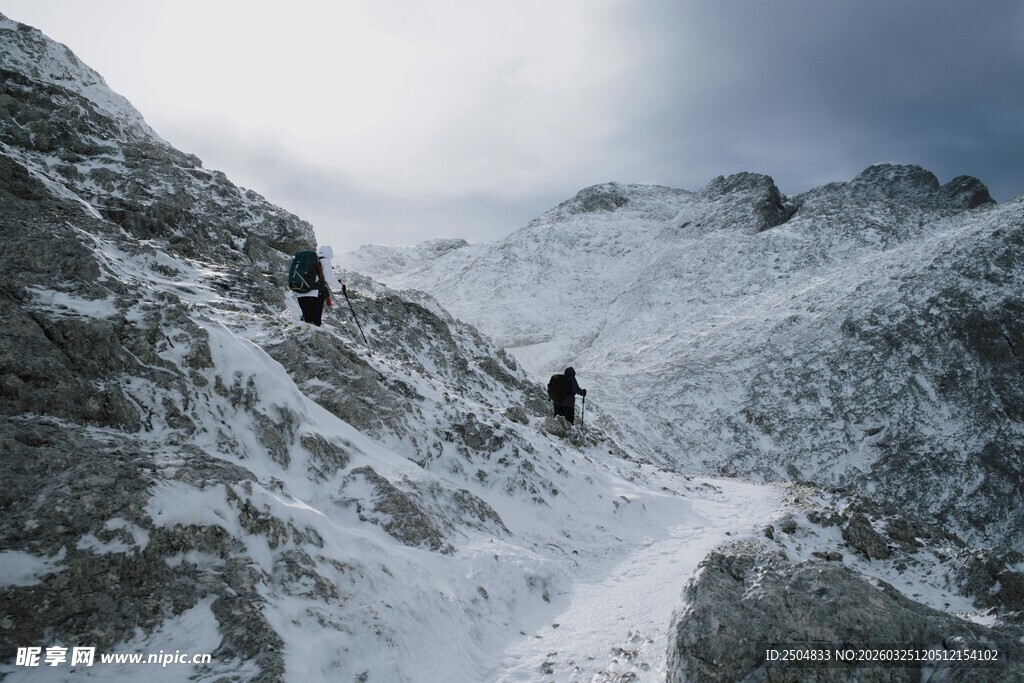 雪山攀登者的冒险之旅