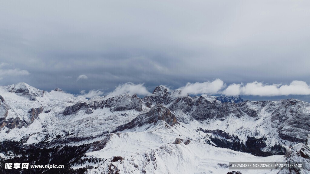 雪山壮丽景观