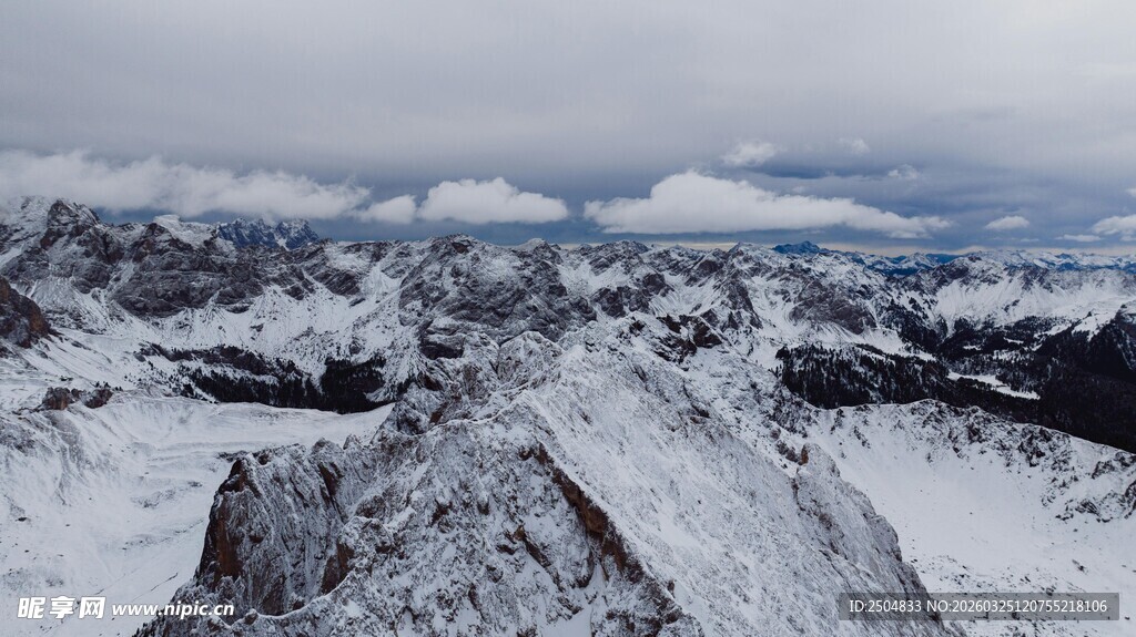 雪山壮丽景观