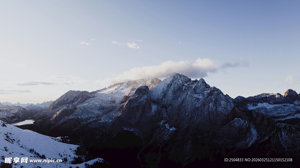 雪山壮丽景致