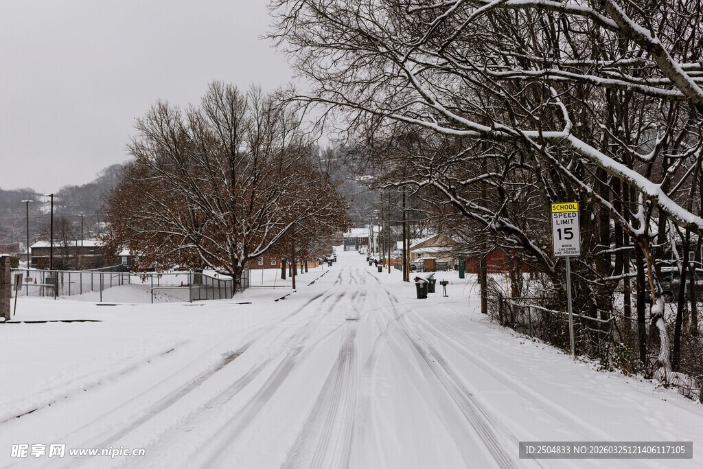 冬日雪后街道清新景象