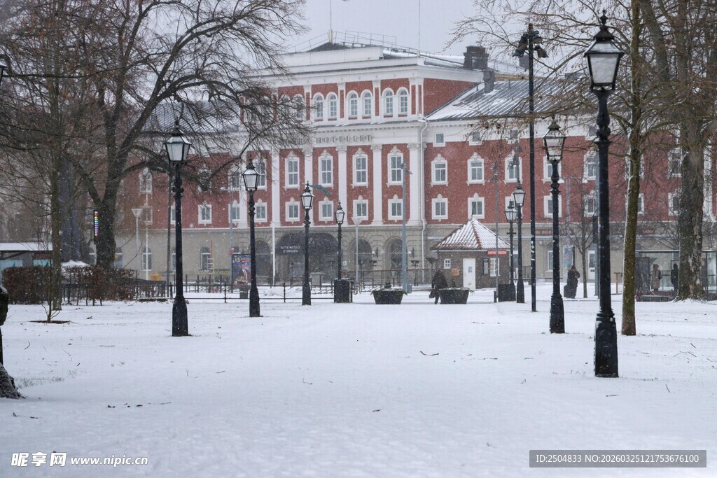 冬日雪景中的欧式建筑