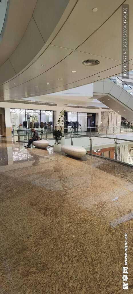 现代风格宽敞室内空间