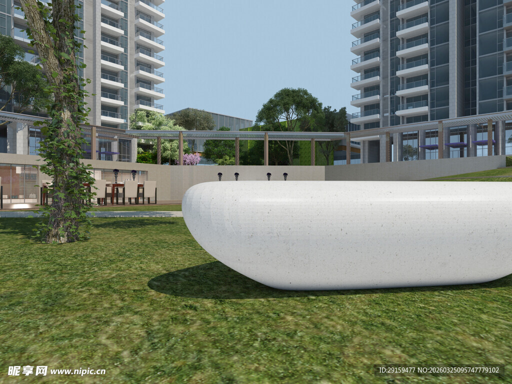 户外草坪上的白色独特雕塑