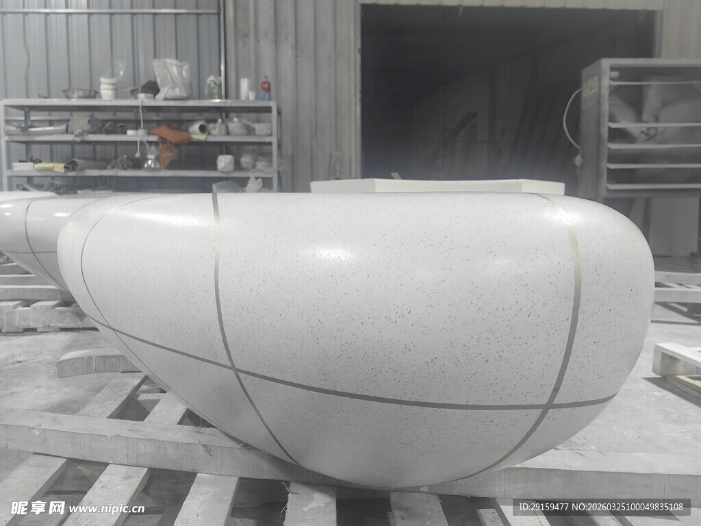 现代风格白色弧形艺术座椅