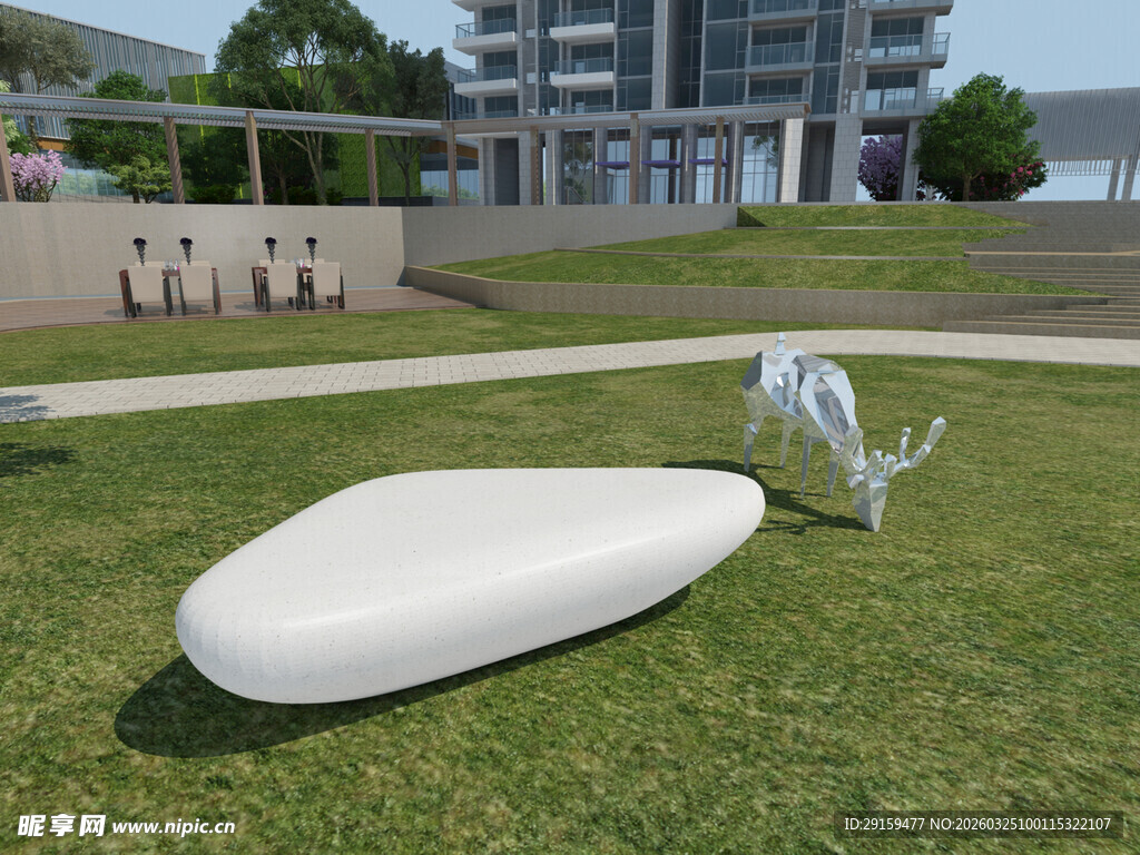 草坪上的艺术雕塑装置