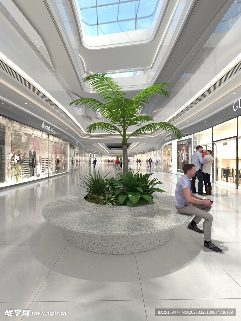 商场内景中的绿植与行人