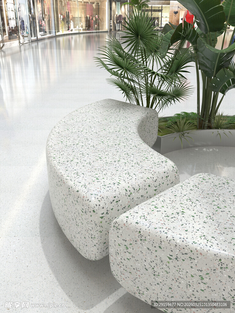 商场内的创意石质休闲座椅