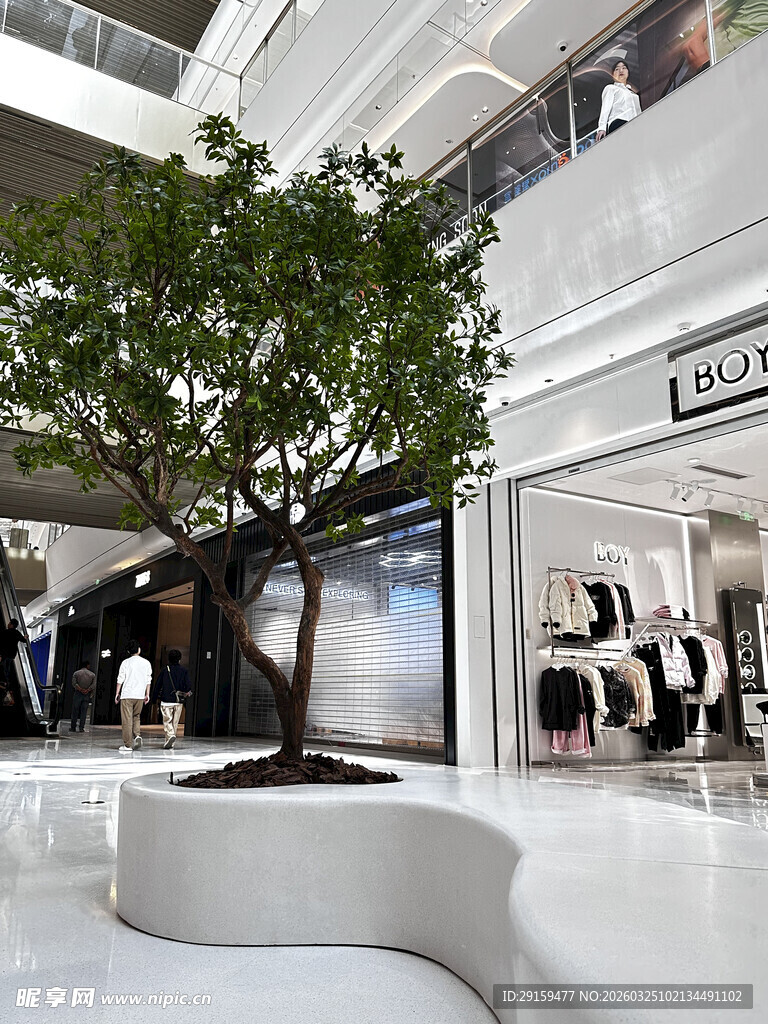 商场内的绿植装饰景观