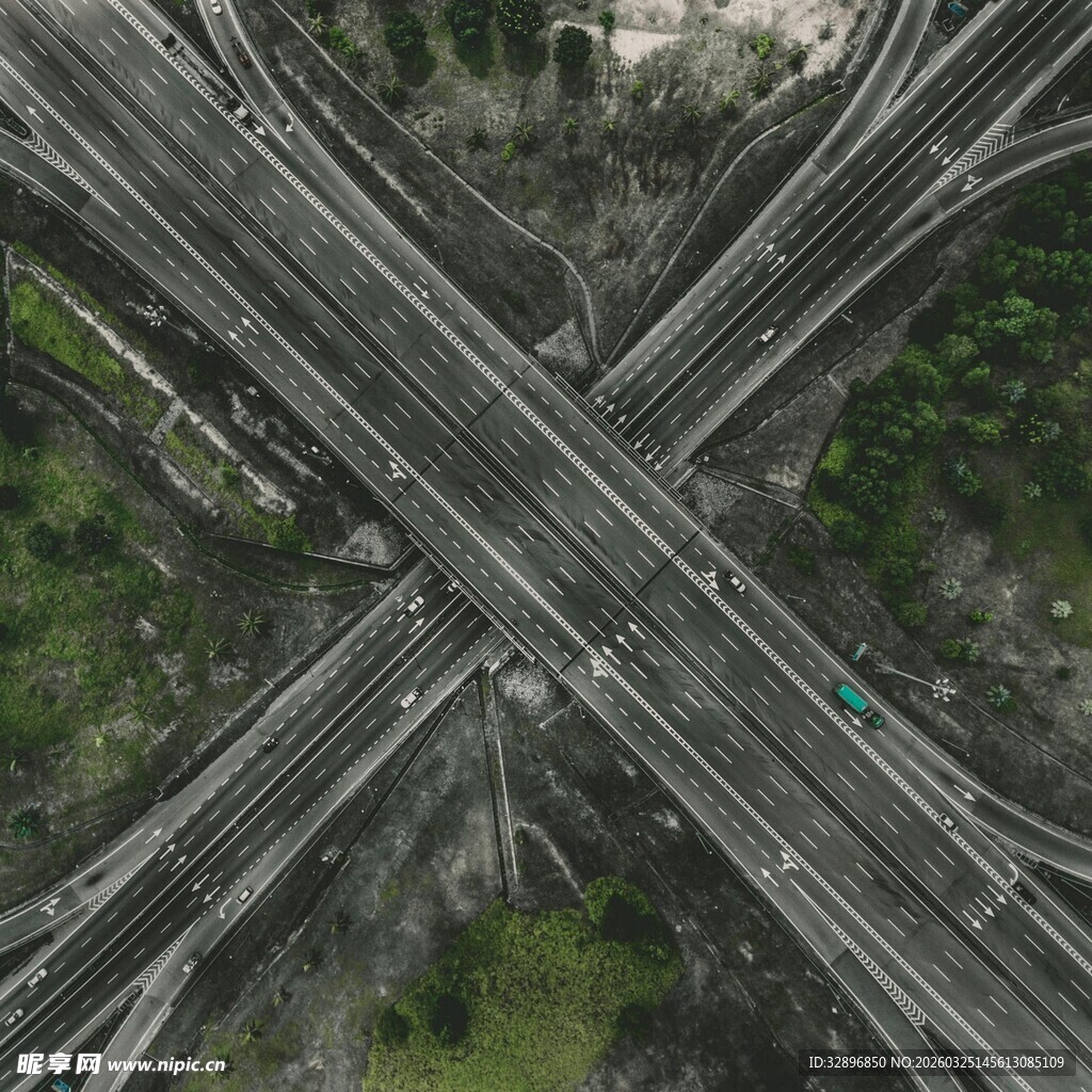 城市立交桥俯瞰景象