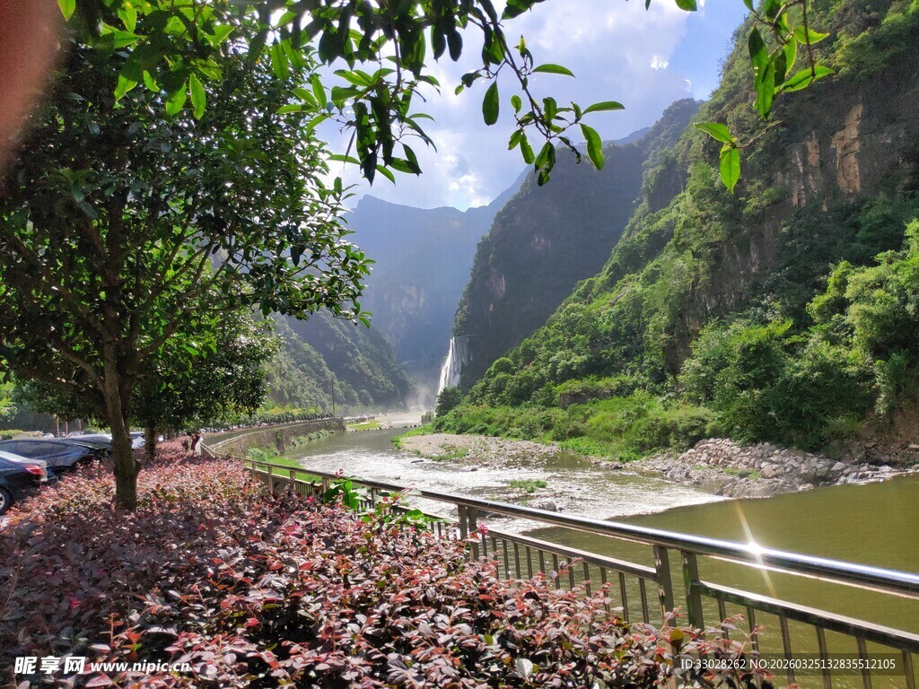 朝天吼漂流景区