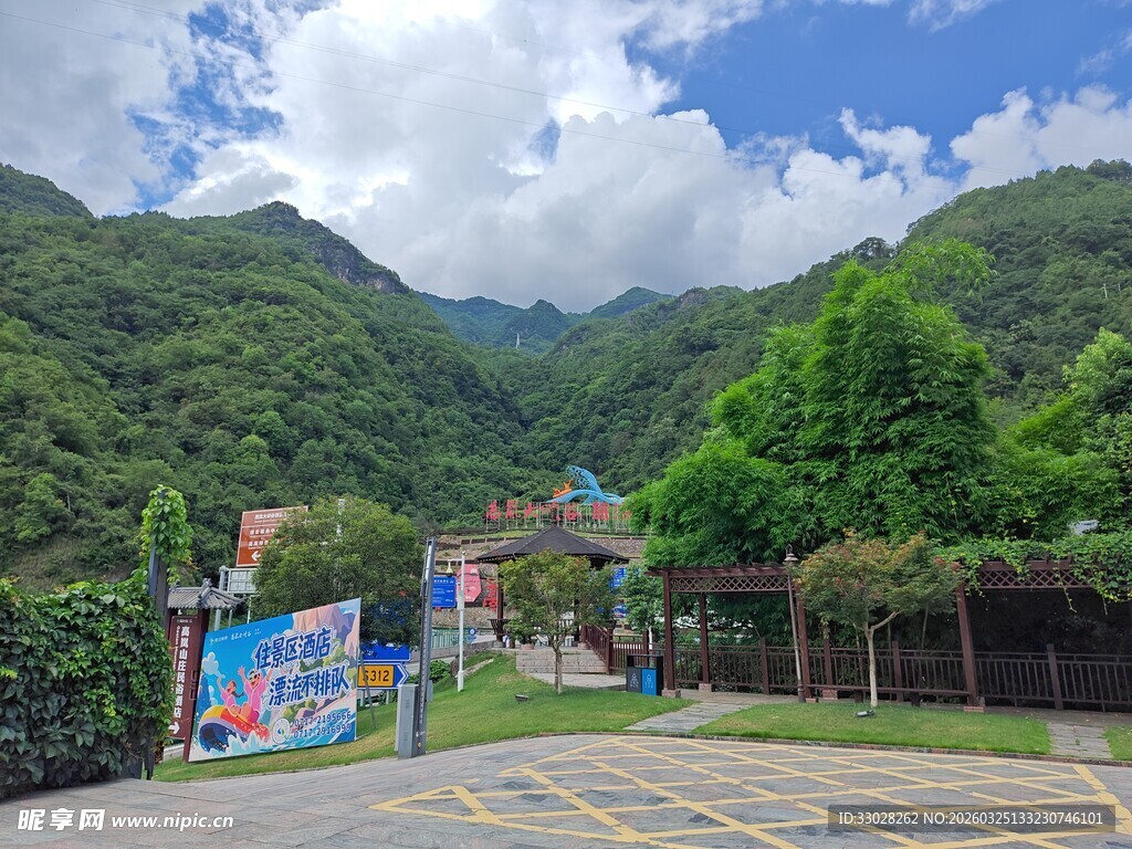 朝天吼漂流景区