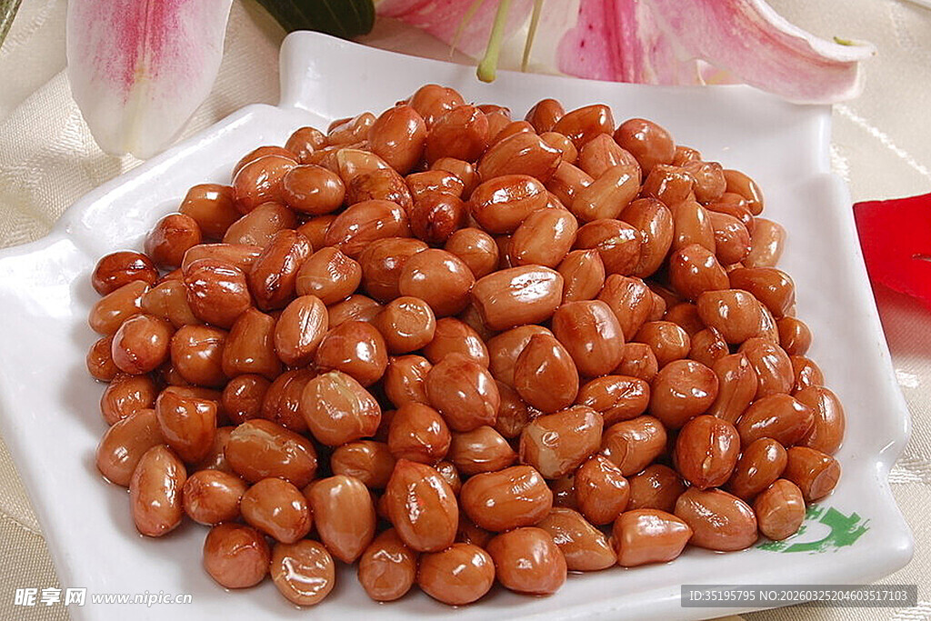 一盘美味花生米