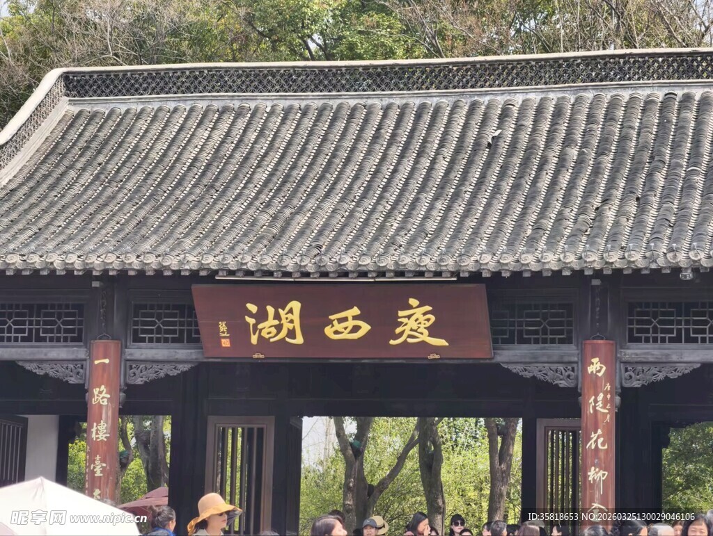 杭州西湖古牌坊景观
