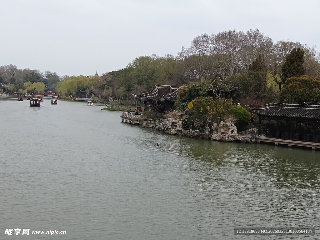 河畔风光 静谧自然景致