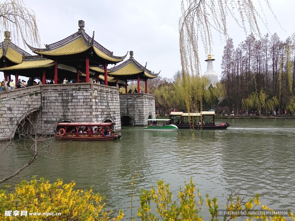 江南水乡古典桥亭美景