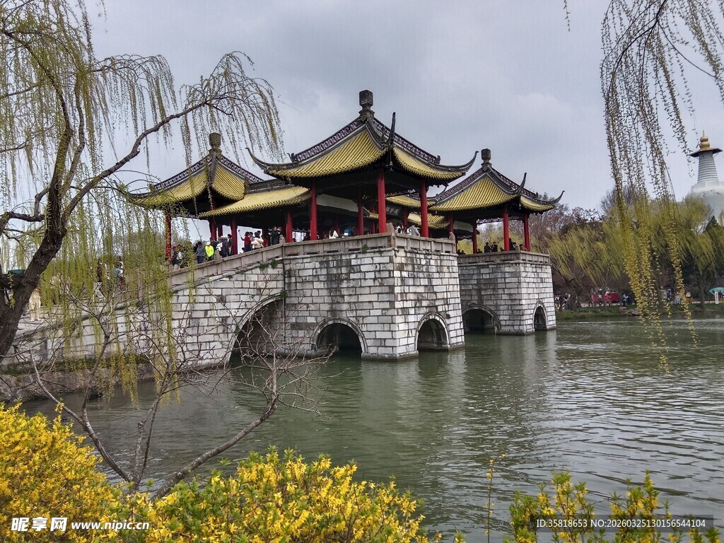 江南水乡古典桥亭美景