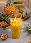 鲜榨菠萝百香果果汁饮品