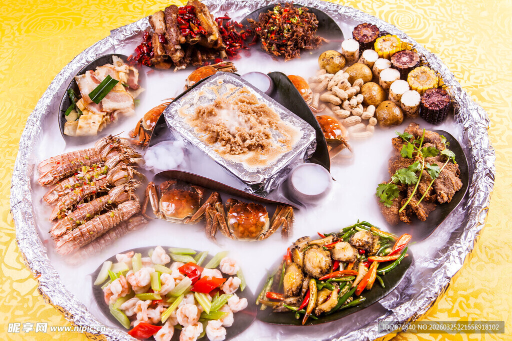 丰盛多样的美食拼盘