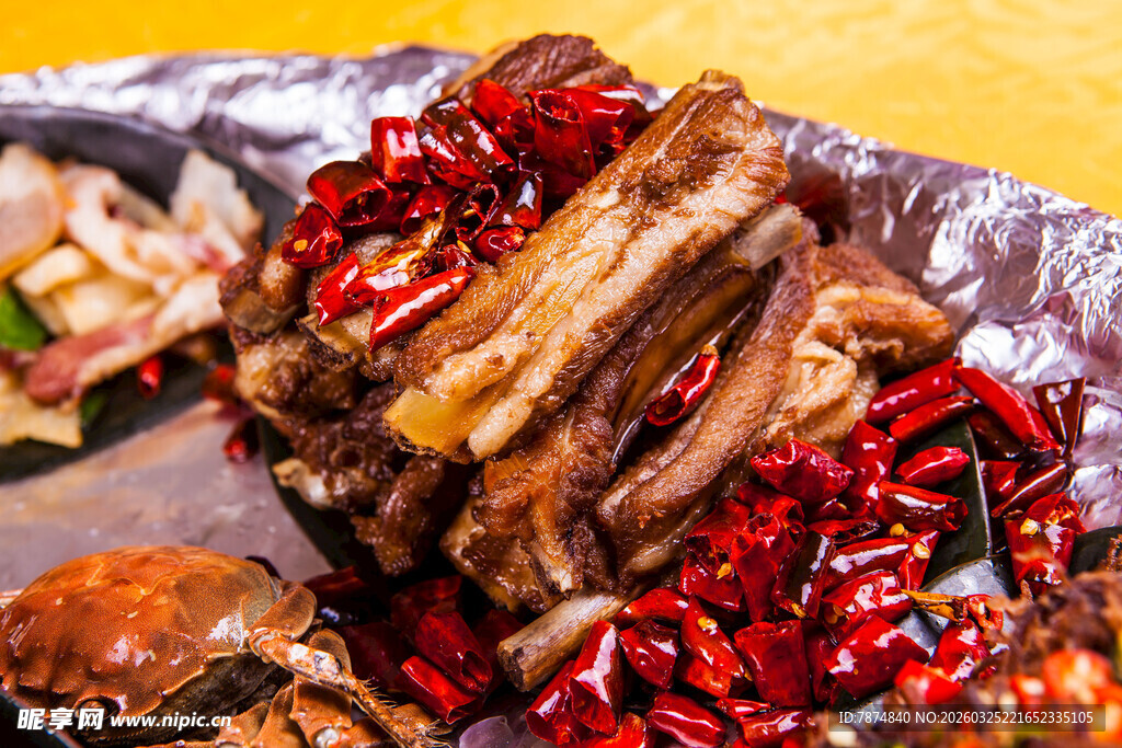 香辣诱人的美味烤排骨