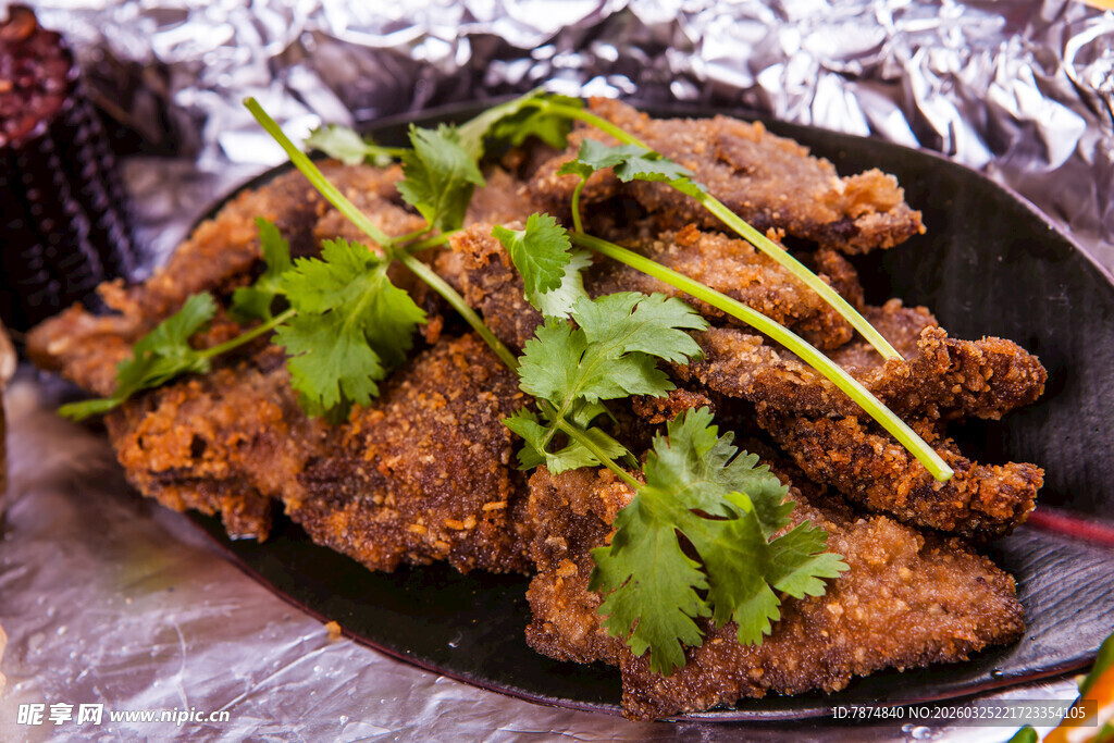 香酥炸鸡配翠绿香菜