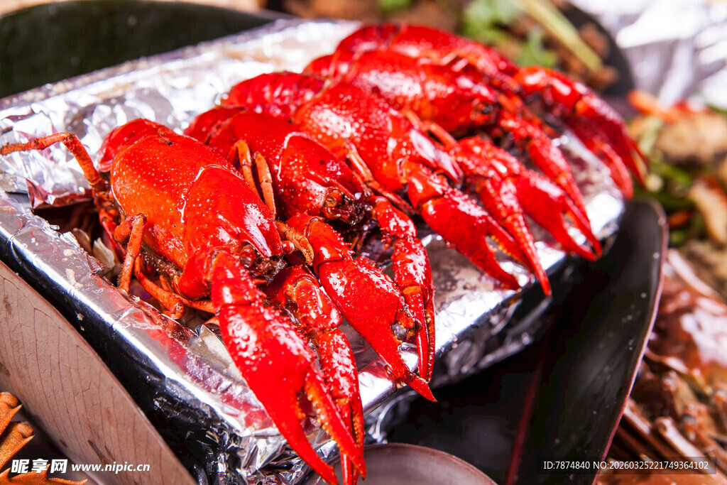 美味锡纸小龙虾烧烤