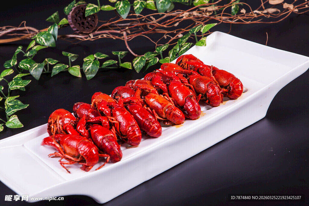 美味香辣小龙虾摆盘