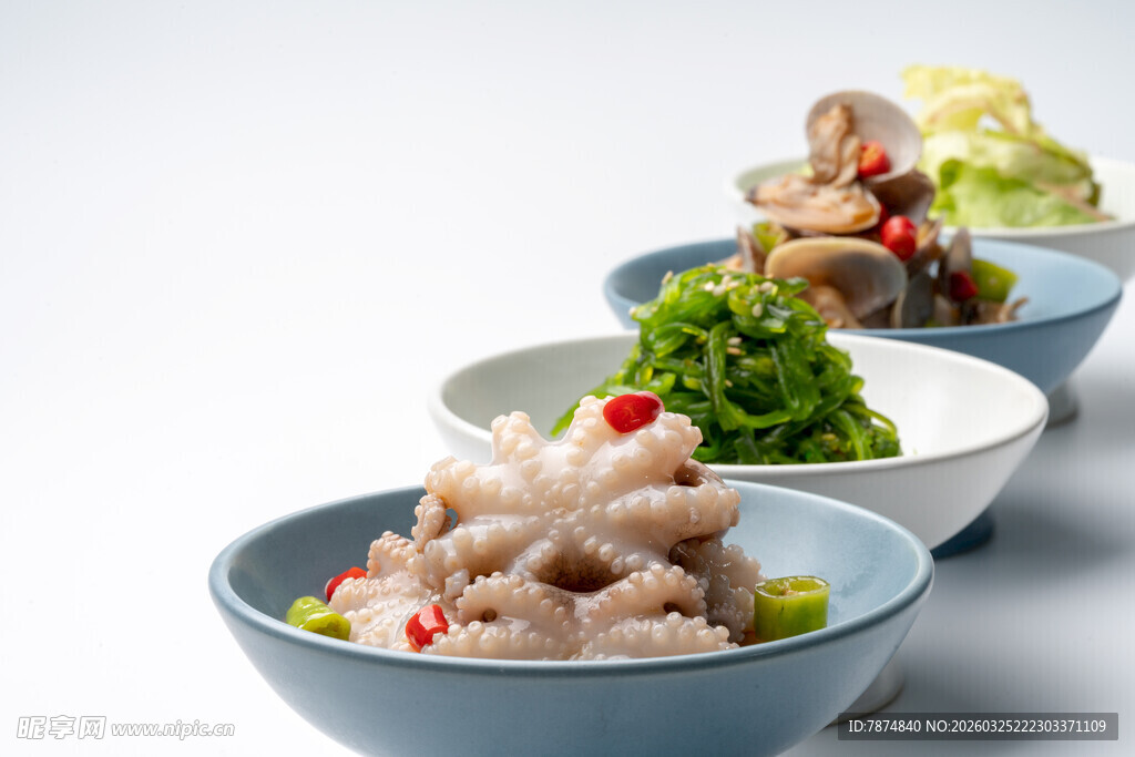 美味多样的精致碗装菜肴