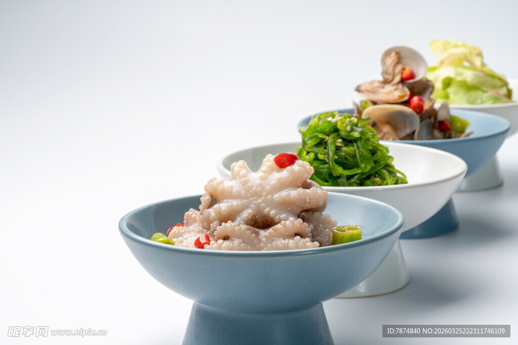 精致小份凉拌海鲜拼盘