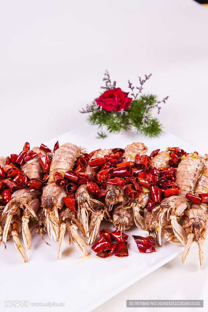 香辣皮皮虾美食诱人呈现