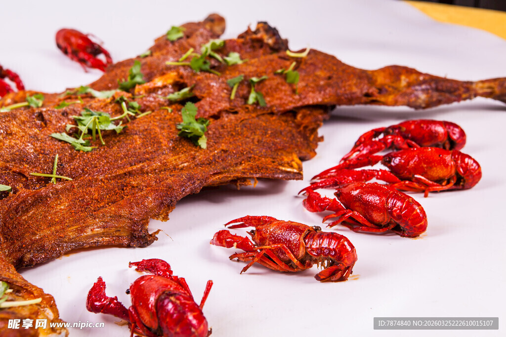 香辣诱人烤羊排配小龙虾