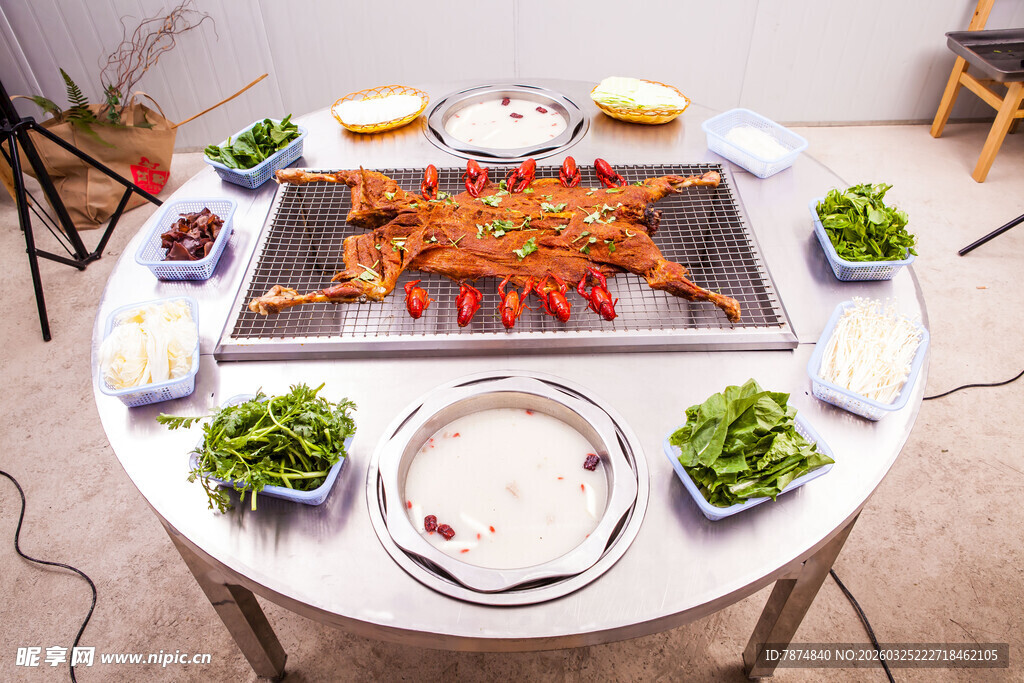丰盛户外烧烤美食场景