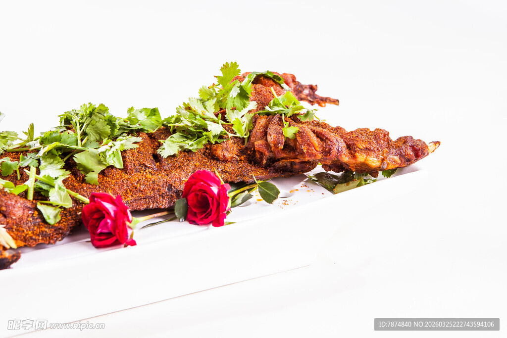 美味烤肉配清新蔬菜