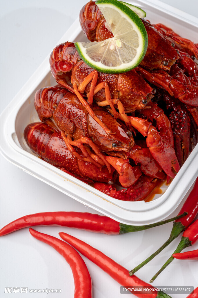 美味小龙虾配清新柠檬