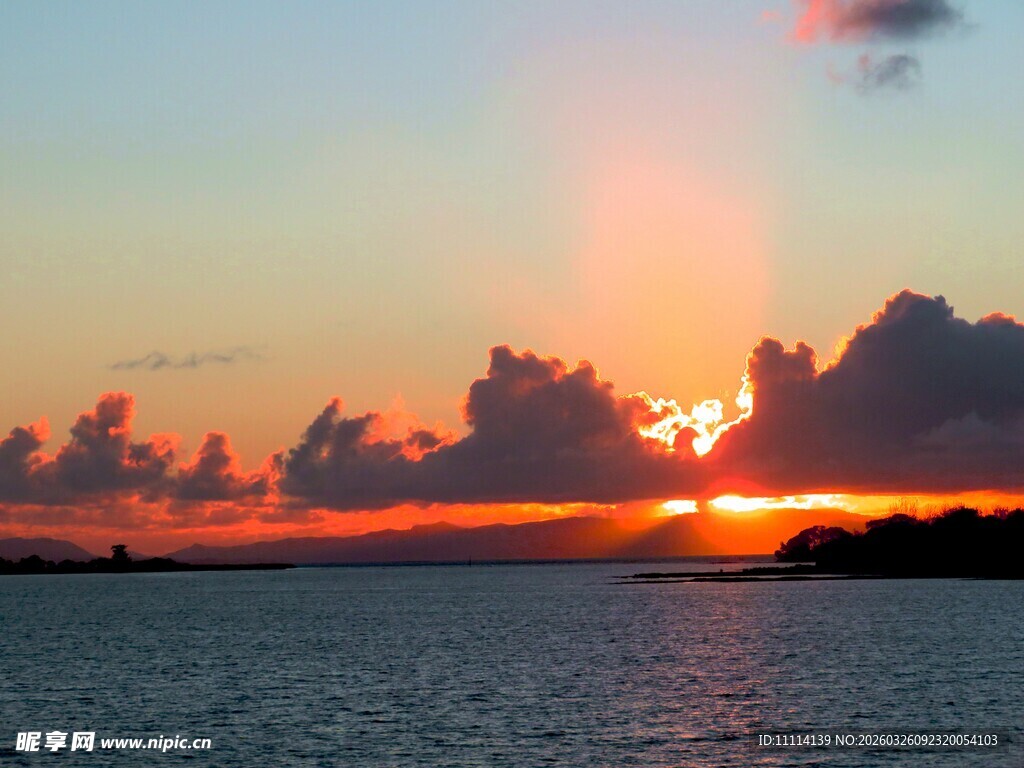 海上壮丽日落美景