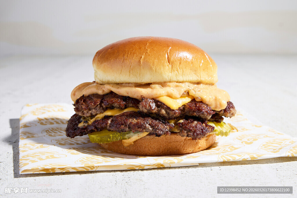 双层牛肉汉堡