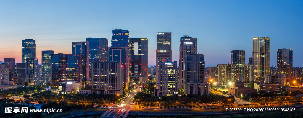 北京丽泽商务区建筑群天际线夜景