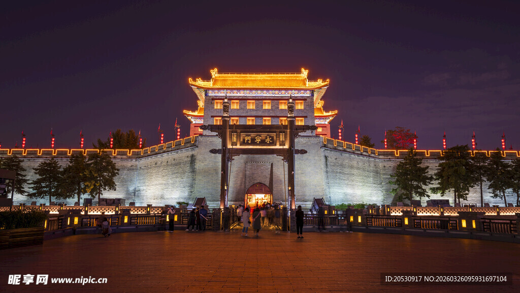 南京长江大桥雄伟桥梁夜景