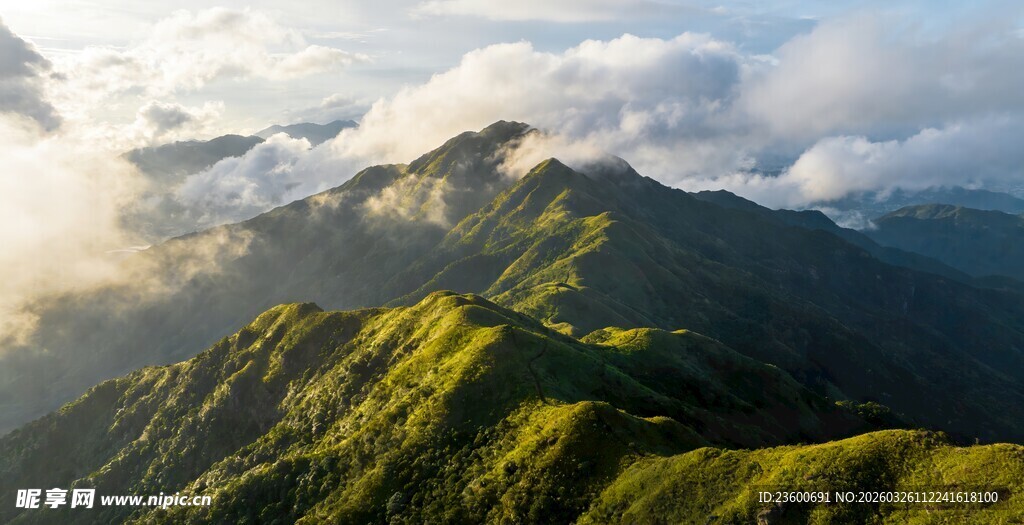 壮丽山峦云海景观