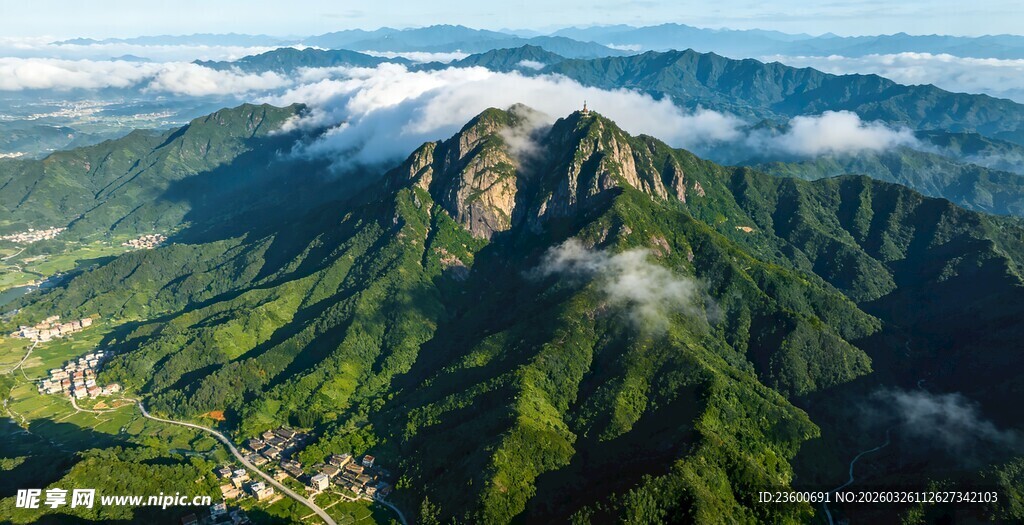 青山云海壮丽风光