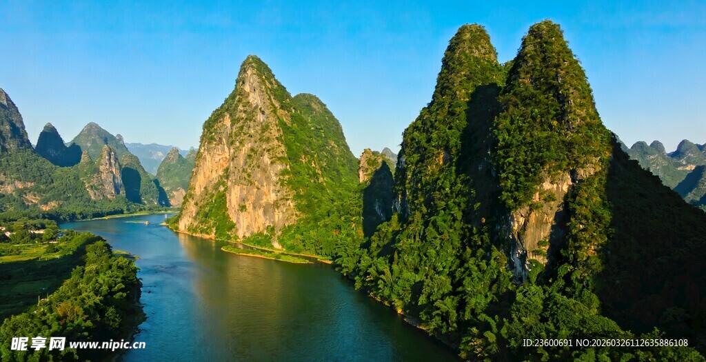 漓江秀丽山水风光图