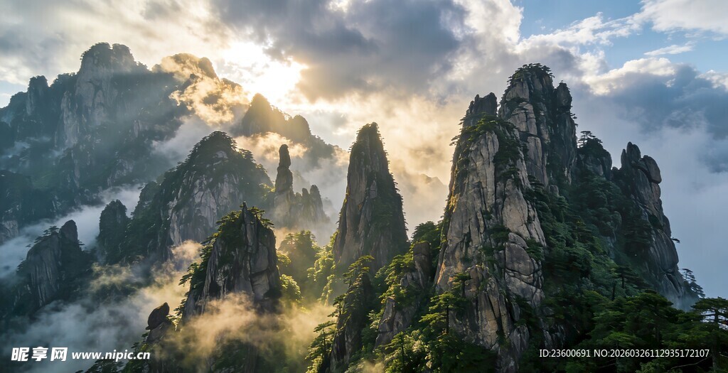 黄山壮丽山峦云雾间美景