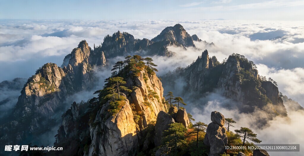 黄山壮丽山巅云海景观