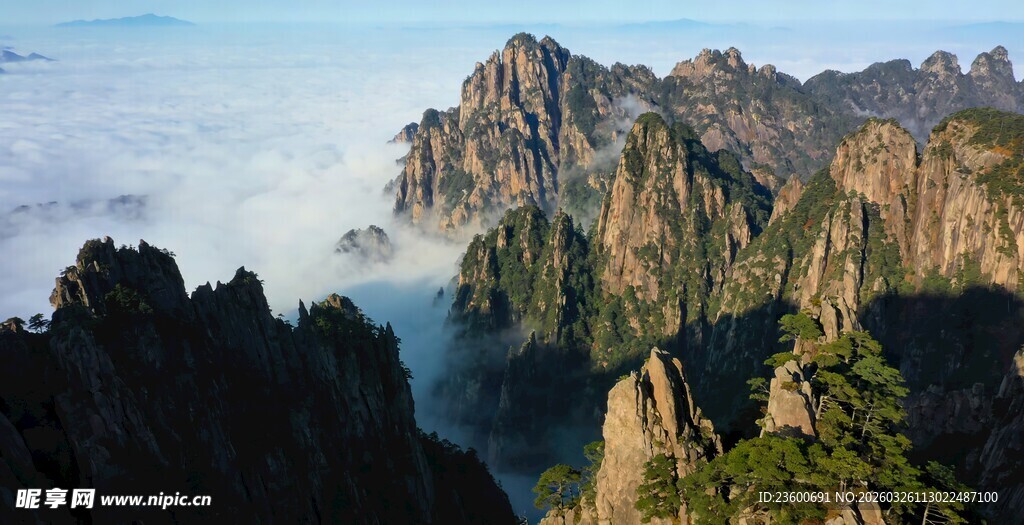 黄山奇峰云海壮丽景观