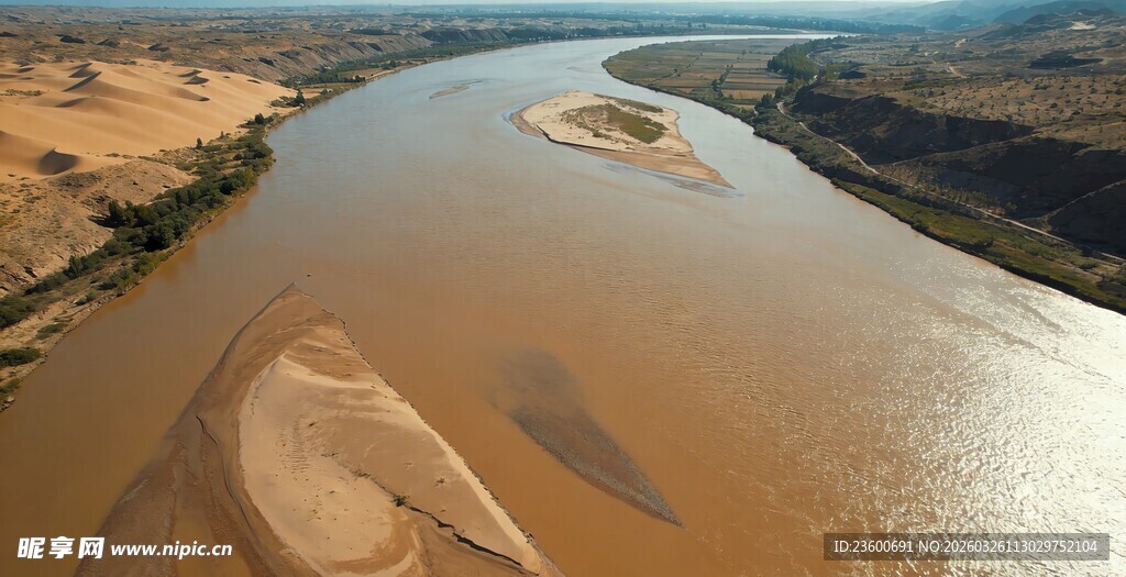 黄河俯瞰浑浊蜿蜒的宽阔河流