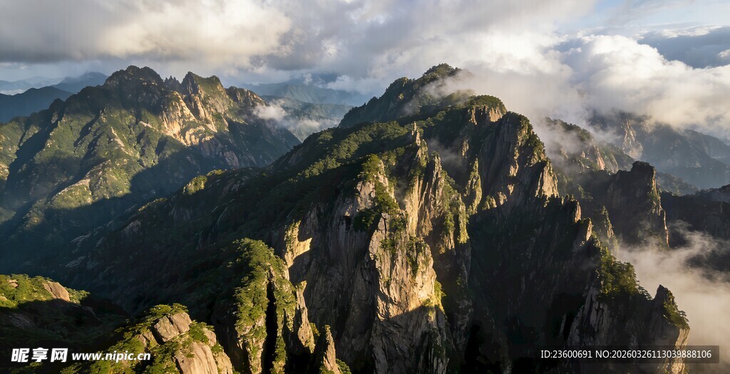 黄山壮丽山景云海奇观