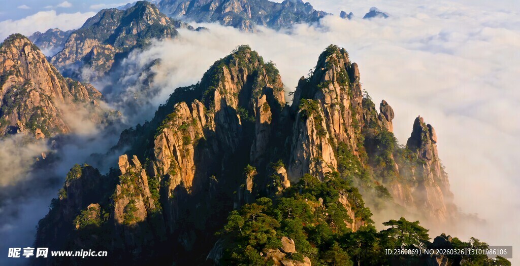 黄山奇峰云海壮丽景观