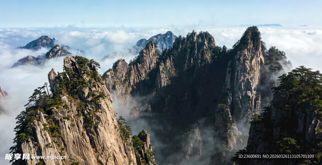 黄山奇峰云海壮丽景观