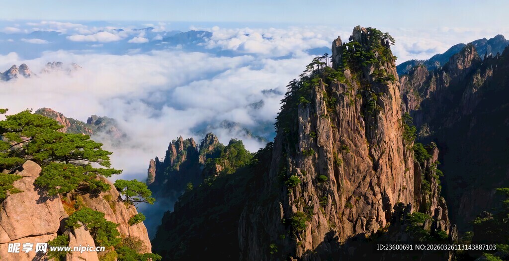 黄山奇峰云海壮丽景观